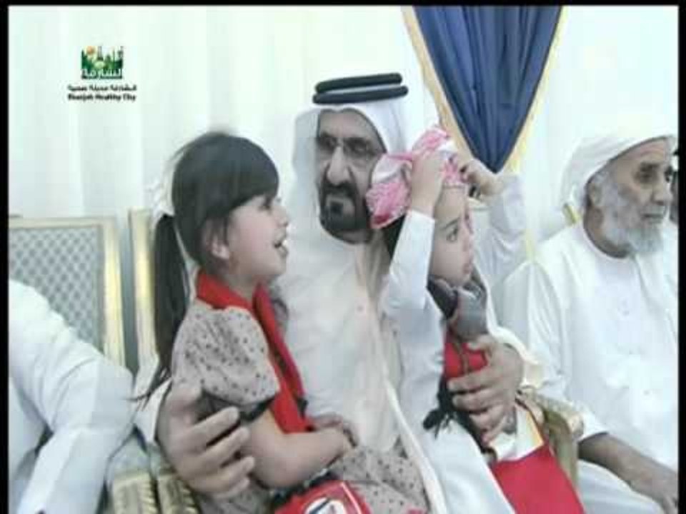 محمد بن راشد يقدم واجب العزاء في الشهيد حمود العامري بمدينة العين