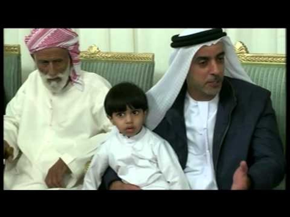 سيف بن زايد يقدم واجب العزاء لأسرة وذوي الشهيد #سلطان_الكعبي