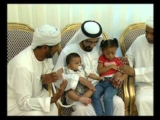 محمد بن راشد يقدم واجب العزاء لأسر شهداء الوطن البواسل في الفجيرة والعين