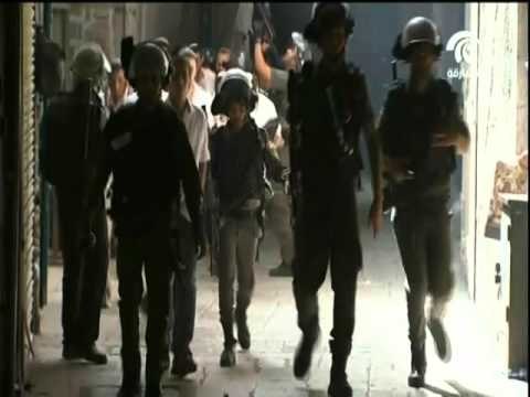 مواجهات بين الفلسطينيين وقوات الإحتلال في القدس والضفة الغربية واضراب شامل نصرة للأقصى