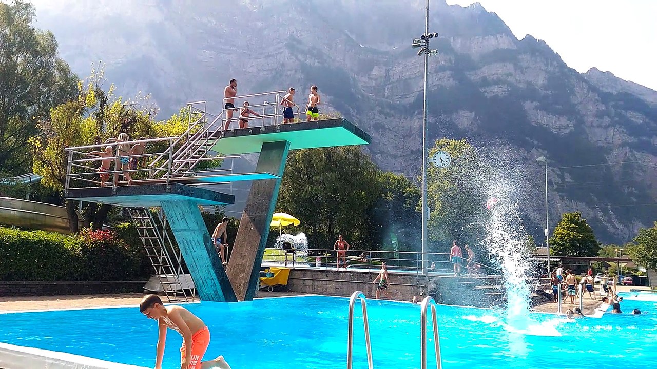 saut du plongeoir Elza 1/7