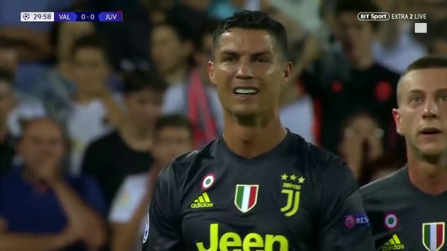 Cristiano Ronaldo en pleurs après avoir pris un carton rouge.