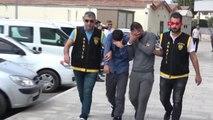 Adana Adana'da, Motosikletle Kapkaç Yapan 2 Kişi, Polis Tarafından 15 Dakikada Yakalandı.