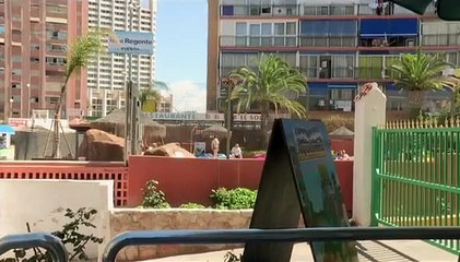 Bargain Loving Brits in the Sun S1 » Ep3 - Jan 20, 2016