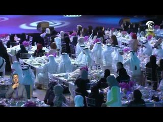 سلطان بن أحمد القاسمي يكرم اللجان التنظيمية والرعاة لجهودهم خلال المنتدى الدولي للاتصال الحكومي