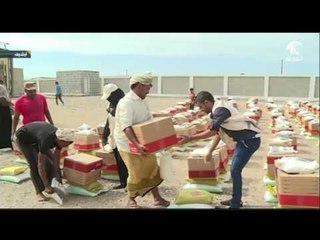 "الهلال الأحمر الإماراتي " يوزع الفين و/ 500 / سلة غذائية غرب المكلا