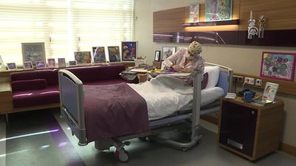 Hasta Odasını Sanat Galerisine Dönüştürdü