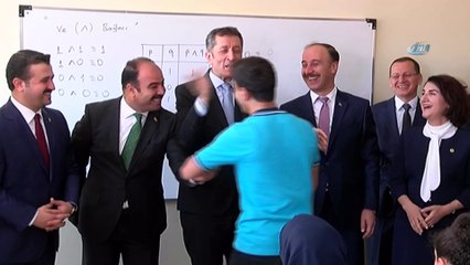 Milli Eğitim Bakanı Selçuk, bakan olmak isteyen çocukla şakalaştı