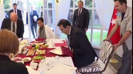 Bakan Dönmez Yüzde 100 Elektrikle Çalışan Aracı Denedi