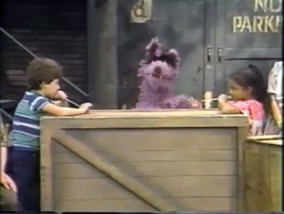 Classic Sesame Street - Herb the Wolf Helps Teach About Air
