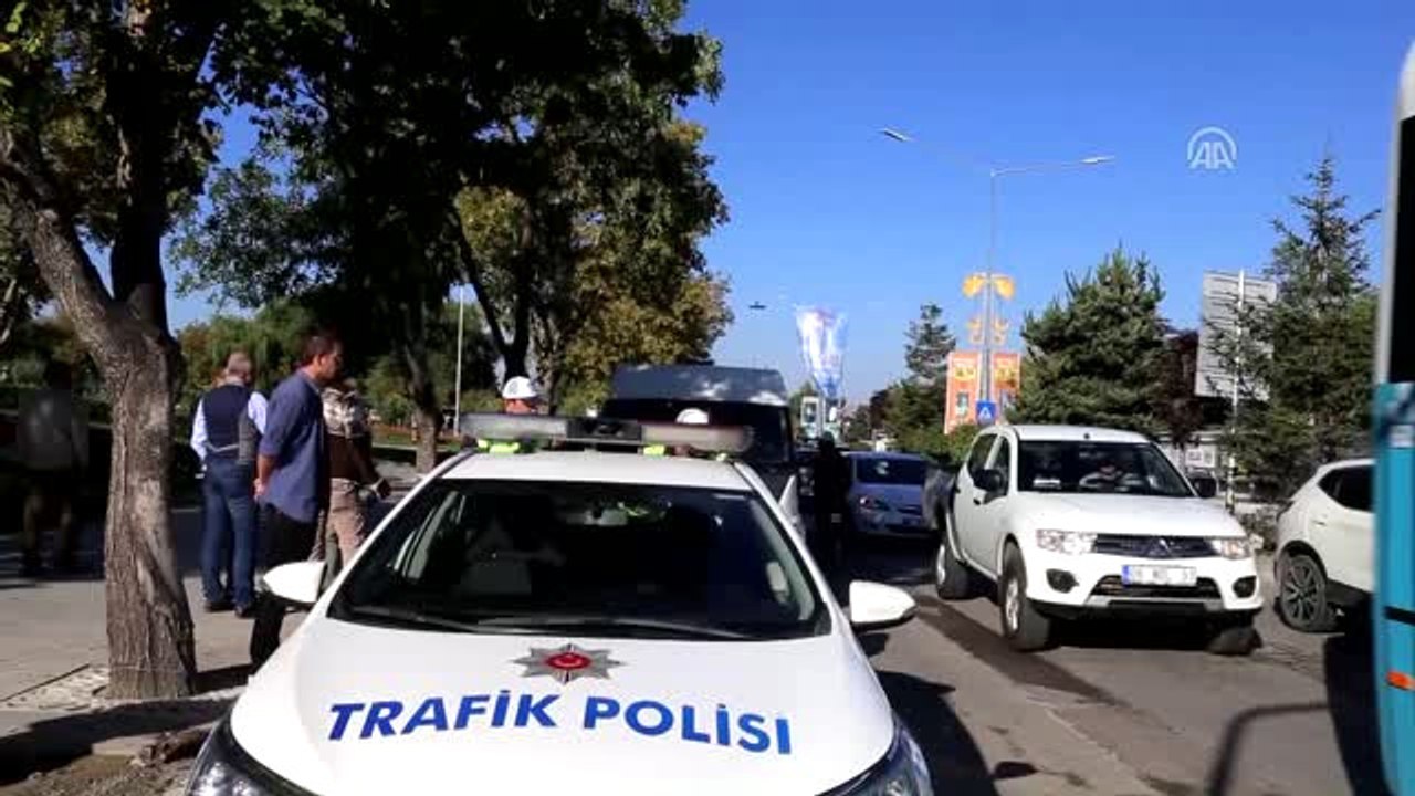 Cezaya Müsamaha İsteyen Şoföre Polisten "Kural Dersi"