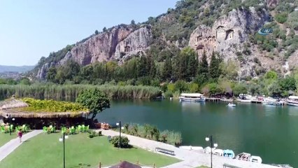 Caretta Carettalar için 15 kilometre kulaç attı