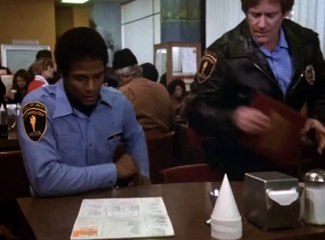 Hill Street Blues S01E08 Up In Arms