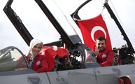 TEKNOFEST İstanbul, Kapılarını Açtı.Sümeyye Erdoğan Bayraktar Ve Eşi TEKNOFEST Etkinlik Alanını Gezerek Phantom 4 Uçağına bindi