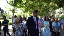 Sánchez recibe a los primeros ciudadanos que visitan Moncloa