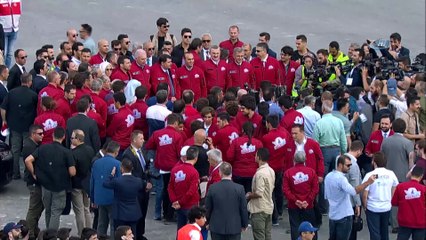 Türkiye'de ilginç yarış...Motosiklet F-16'ya karşı yarıştı