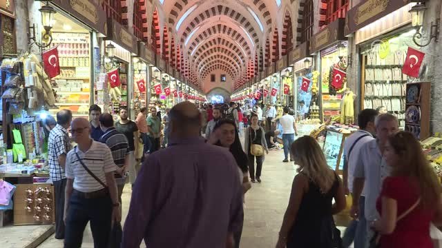 Mısır Çarşısı'nda Aşure İkramı - İstanbul