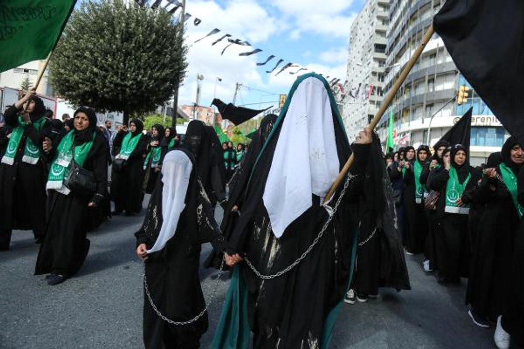 İstanbul'da Düzenlenen Evrensel Aşura Matem Merasimindeki Görüntüler Dikkat Çekti