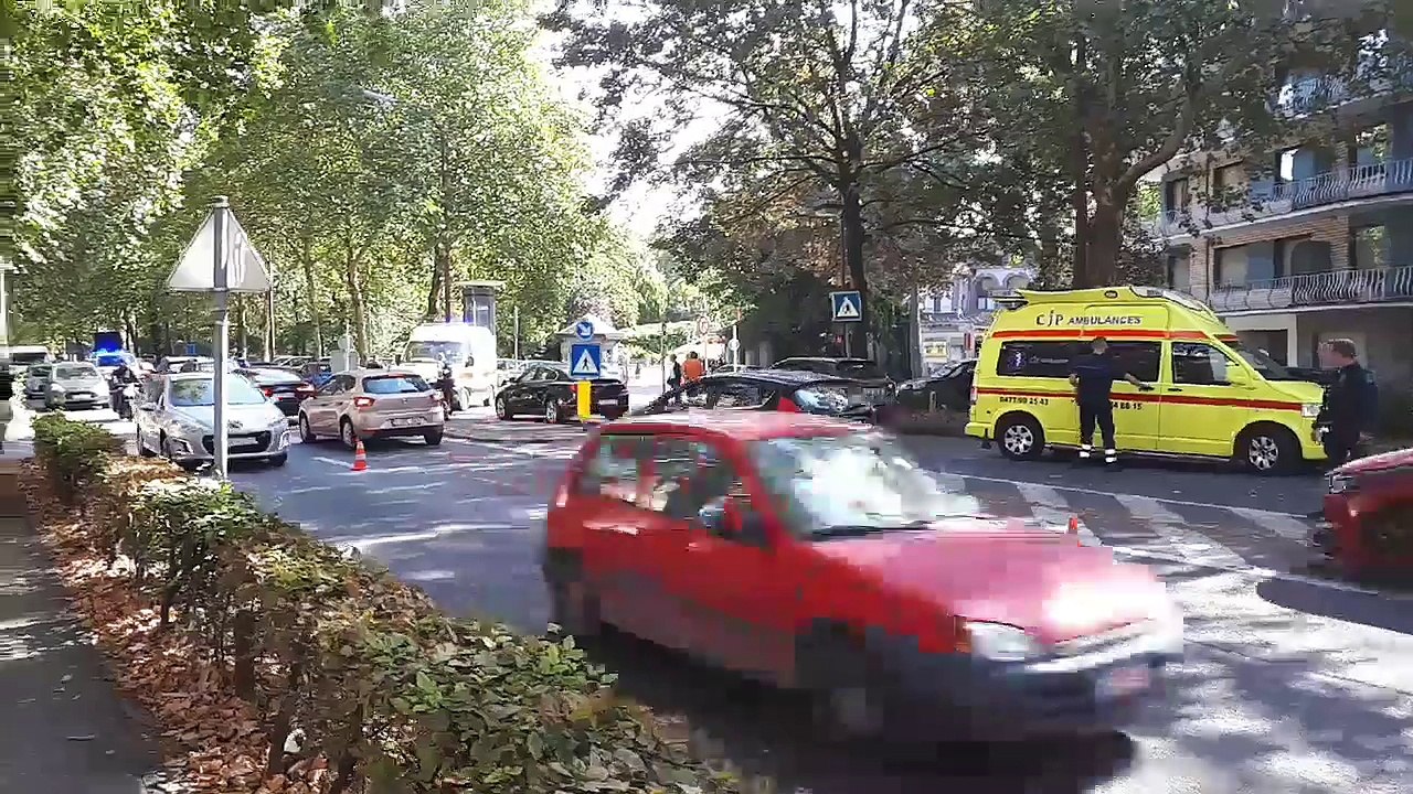 Mons : Une piétonne renversée au Waux-Hall