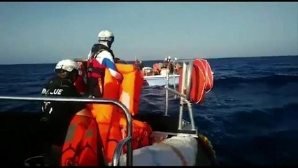 Aquarius torna a navigare: salvate 11 persone davanti alla Libia