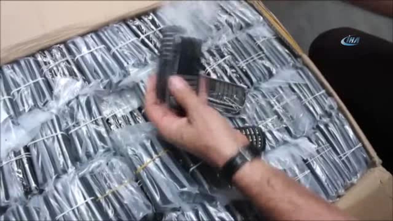 İstanbul Atatürk Havalimanı Kargo Müdürlüğü'nde 13 Bin 300 Adet Cep Telefonu Ele Geçirildi