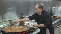 Roberto Aparicio ha cocinado más de 2,5 millones de raciones de paella en toda su vida