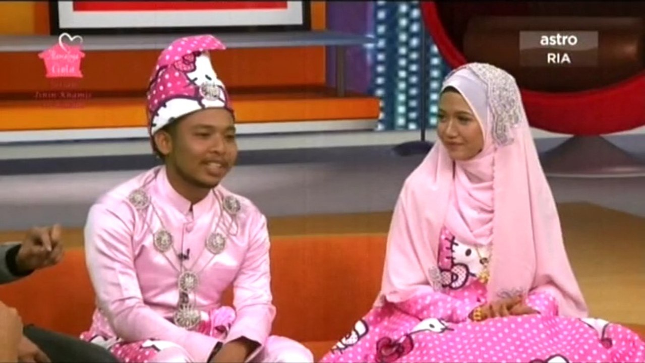 ISMAIL & SAKIRAH : Viral Kerana Busana Hello KItty