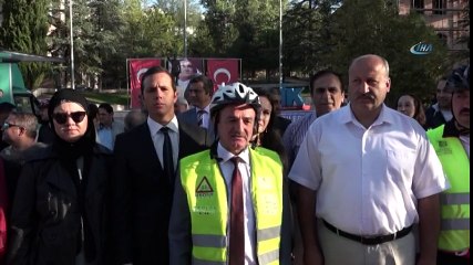 Müdürler Bu Sefer İşe Makam Araçları ile Değil Bisikletle Gittiler