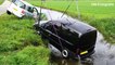 Auto belandt in sloot na botsing op kruising in Staphorst