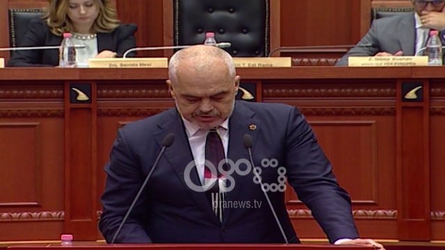 Ora News - Socialistët votojnë të vetëm ligjin për Teatrin pa Ramën dhe Majkon