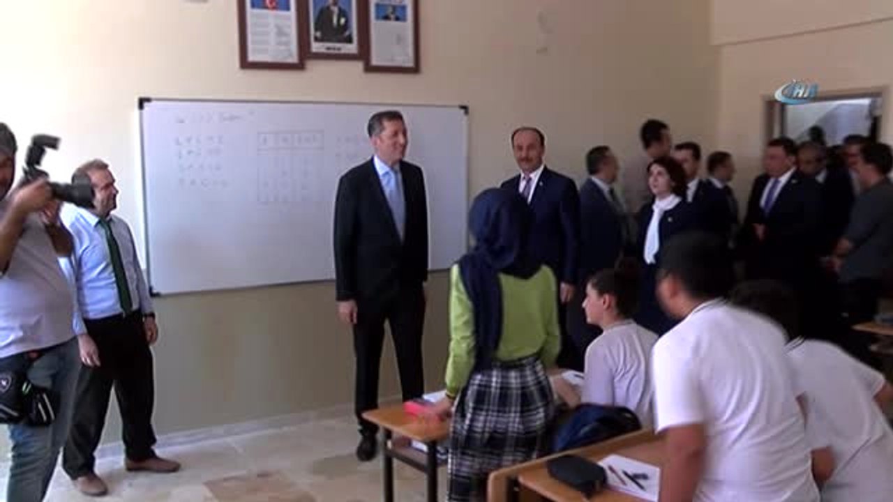 Milli Eğitim Bakanı Selçuk, Bakan Olmak İsteyen...