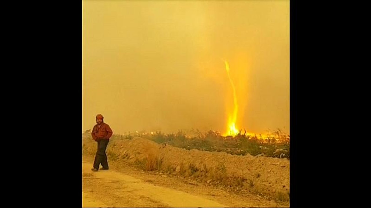 Kanadische Feuerwehrmänner kämpfen mit Flammentornado