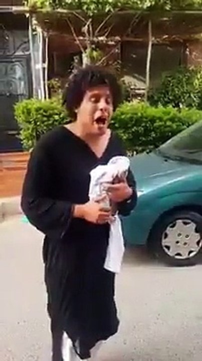 عرب میں ایک ایسا خوبصورت نوجوان جو کے ایک پاگل...