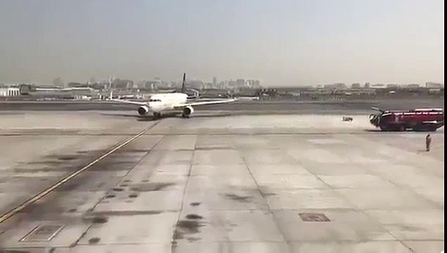 استقبال خاص في مطار دبي لرحلة من الخطوط الجوية السعودية احتفالاً باليوم الوطني لبلادها