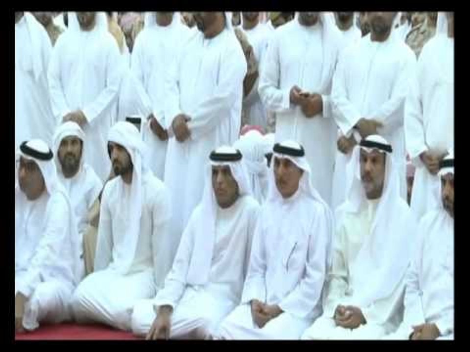 حاكم رأس الخيمة يؤدي صلاة الجنازة على جثامين شهداء الوطن