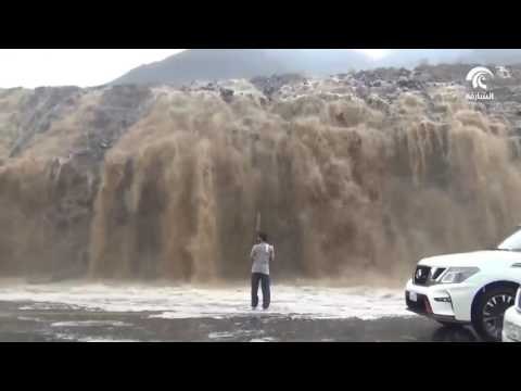 #أخبار_الدار : الروايح الصيفية .. هطول أمطار غزيرة مصحوبة ببرد كثيف على خورفكان وبعض المدن الشرقية