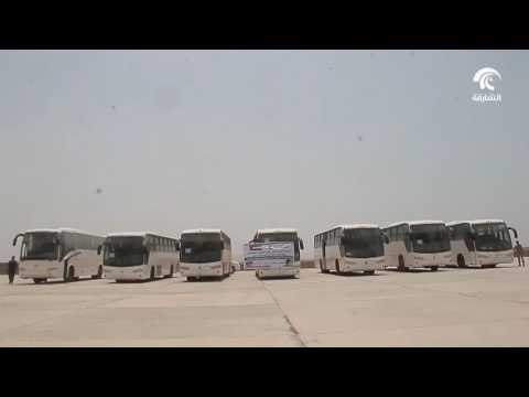 الهلال الأحمر الإماراتي يسلم حافلات لعدة قطاعات مختلفة بساحل حضرموت .