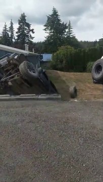 Quand régis essaie de charger une voiture sur une remorque