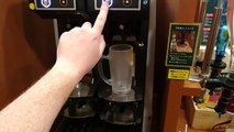Ce client devient fou en voyant une machine à bière en libre service dans un restaurant !