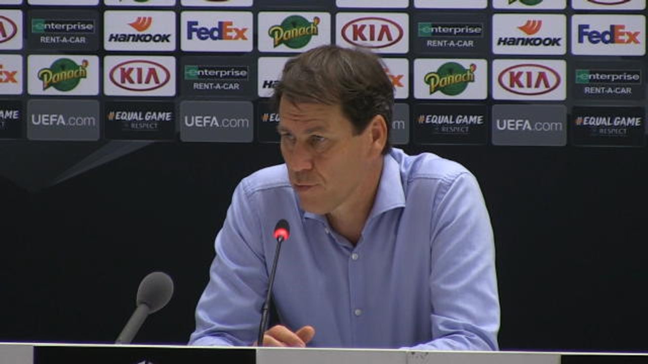 Groupe H - Garcia : "Les arbitres de surface ne servent à rien"