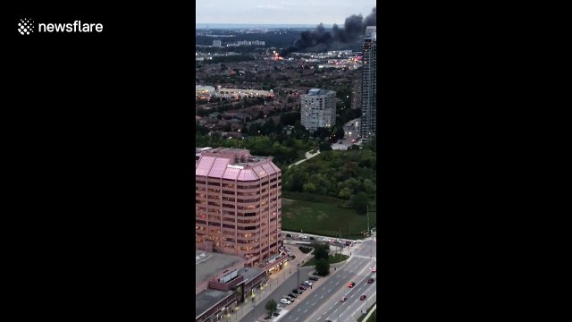 Thick plumes of smoke from massive Mississauga fire seen from miles away