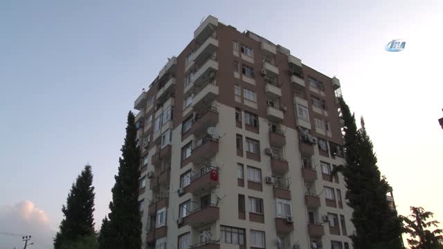 Psikolojik Sorunları Olan Kadın 4'üncü Kattan Atladı