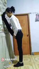 Ye Deky Larki Kiya kr rahi hai