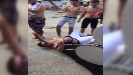 Çanakkale Davul Çalarken Kendinden Geçiyor