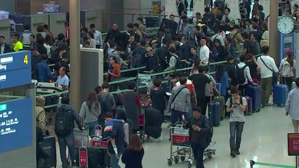 "올 추석은 해외에서"...붐비는 인천공항 / YTN