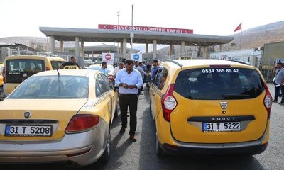 Cilvegözü Gümrük Kapısı'nda 'korsan taksi' eylemi