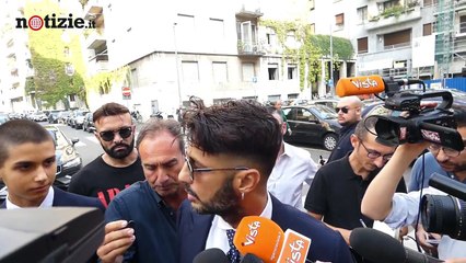 Corona in Tribunale con il figlio Carlos  "Non ho paura. Viva la Libertà" | Notizie.it