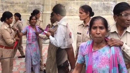 बेटे की हुई थी हत्या , न्याय न मिलने पर आत्मदाह करने के लिए विधानसभा पहुंची महिला