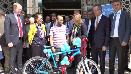 AB Delegasyon Başkanı Christian Berger ve Fatma Şahin tramvayla yolculuk yaptı