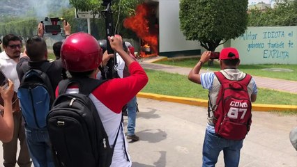Atacan cuartel de militares mexicanos por los 43 estudiantes